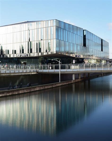 modern architecture city  photo  pixabay