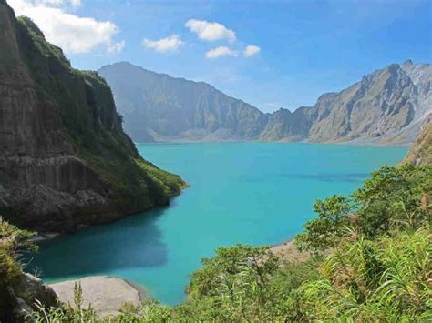 Travel Guide Mount Pinatubo Day Tour