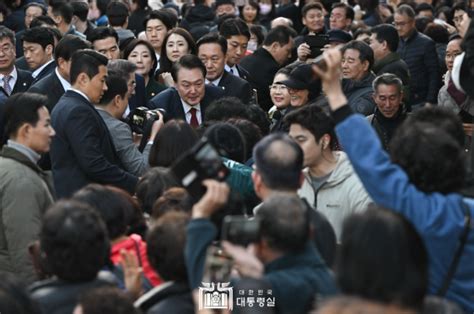 윤석열 대통령 부산 동래시장 방문 전통시장 상인 격려 부산시민과 소통하며 민생 점검 사회 한국유통신문