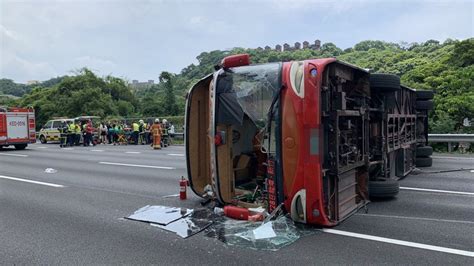 亞聯客運國道翻車釀15傷 運安會調查揭駕駛出事前頻有1動作 生活新聞 生活 聯合新聞網