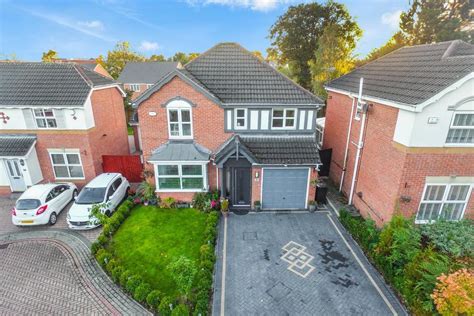 College View Leeds West Yorkshire 4 Bed Detached House £400 000