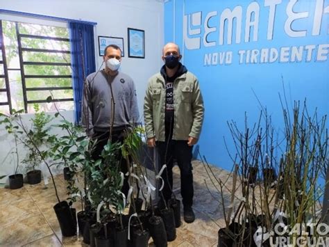 Emater Rs Ascar De Novo Tiradentes Realiza Entrega De Mudas Frut Feras