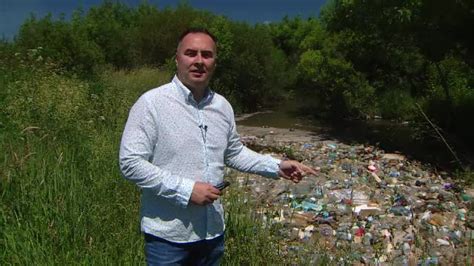 Rom Nia La Pet Insulele De Plastic Din Delta Carpa Ilor Unde