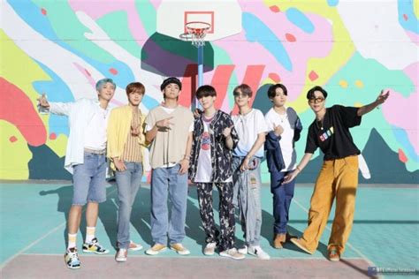 Catat Sejarah BTS Raih Peringkat 1 Di Billboard S Hot 100
