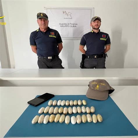 Da Trapani A Olbia Con Mezzo Chilo Di Cocaina In Pancia Arrestato