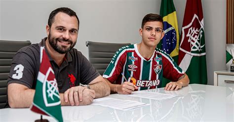 Fluminense Anuncia Contrata O De Meia Atacante Que Estava No Ajax Da