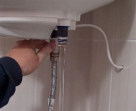 Как слить воду из накопительного водонагревателя