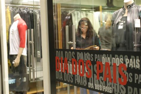 Lojistas De Shoppings Esperam Vendas No Dia Dos Pais Maiores Ante