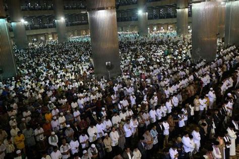 Tata Cara Sholat Idul Fitri Yang Benar Bacaan Niat Hukum