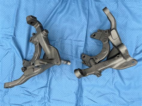 1970 1971 Ford Mustang Torino Cyclone Disc Brake Spindles W Dust