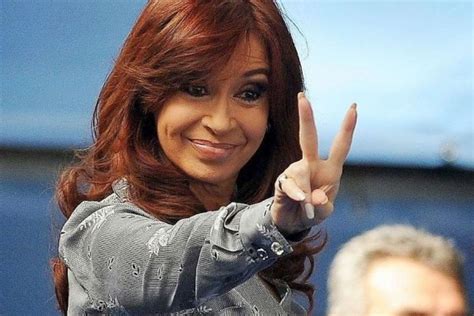 Cristina Kirchner chicaneó a Luis Caputo y envió un nuevo mensaje a la