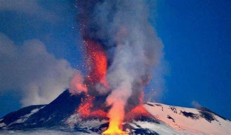 Vulcanul Etna Erupe Din Nou Imagini Spectaculoase