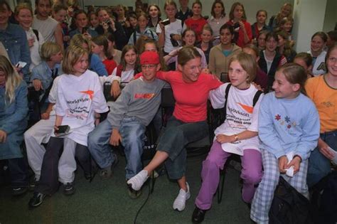 Jeanette Biedermann Mitte Mit Fans Thg Frau Schauspielerin