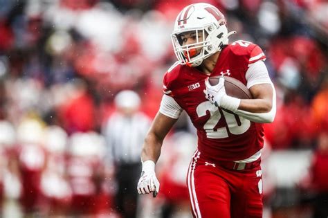 Badgers Win Ground Game Topple Terps For Fifth Victory The Daily Cardinal