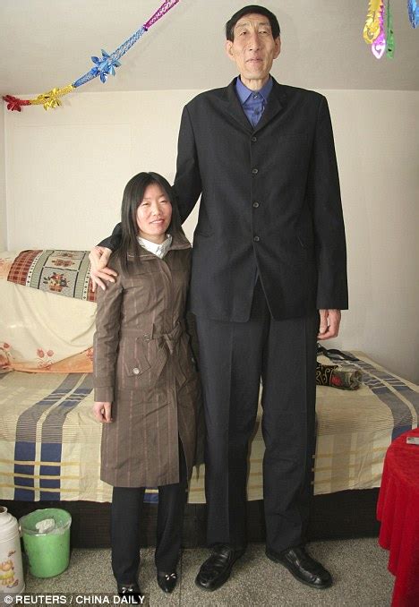 Longing For Love The Worlds Tallest Man And The First To Top 8ft