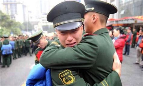 解放軍每年有幾十萬的士兵退伍，為什麼很少看到女兵的身影？ 每日頭條