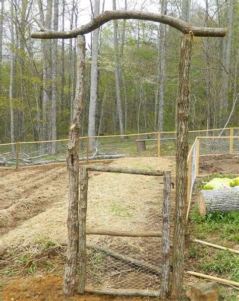 Lise's Log Cabin Life: Our Garden Fence & Rustic Gate