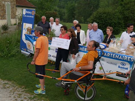 Salies de Béarn une journée de golf solidaire avec le Rotary Lacq