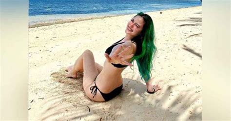Arci Muñoz flaunts bikini body in Siargao