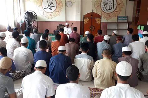 Rasulullah SAW Anjurkan Mandi Sebelum Sholat Jumat Ini Penjelasannya