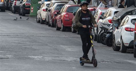 Parigi Referendum Su Monopattini E Scooter Elettrici A Noleggio L