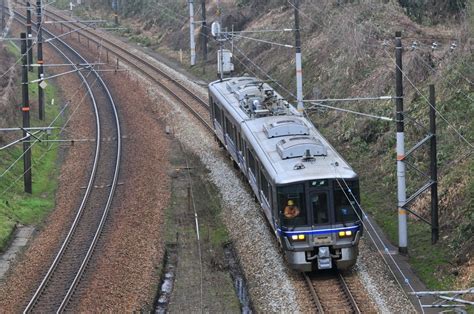 521系（jr西日本）さまざまな電車の“いいとこどり”をした万能近郊型電車 トレたび 鉄道・旅行情報サイト