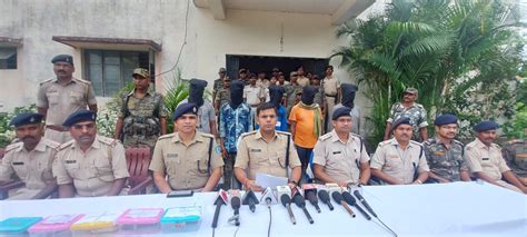 जमशेदपुर पुलिस को मिली बड़ी कामयाबी अंतरराज्यीय गिरोह का किया पर्दाफाश चोरी की 67 बाइक के साथ