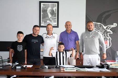 Genç yeteneğe imzayı attırdı Beşiktaş ın geleceği emin ellerde Yeni Akit