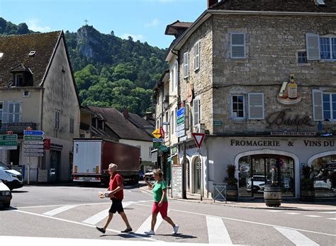 Jura Poligny dans les rues de la capitale du comté qui a plus dun