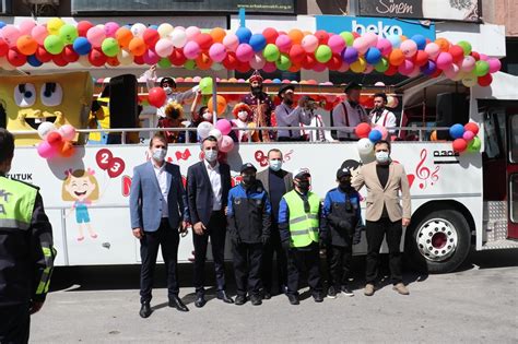 Yalovada çocuklara 23 Nisan Otobüsü Sürprizi Yalova Haberleri