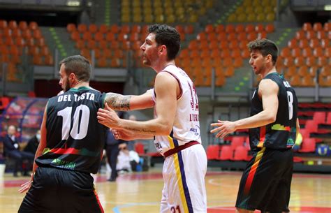 Basket Libertas Livorno 1947 Omegna 01 Livornopress