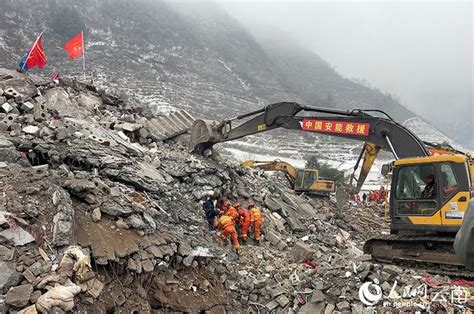 云南镇雄山体滑坡已造成20人遇难 24人失联云南省山体滑坡救援新浪新闻