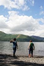 Kids throwing rocks in the lake — Photo — Lightstock