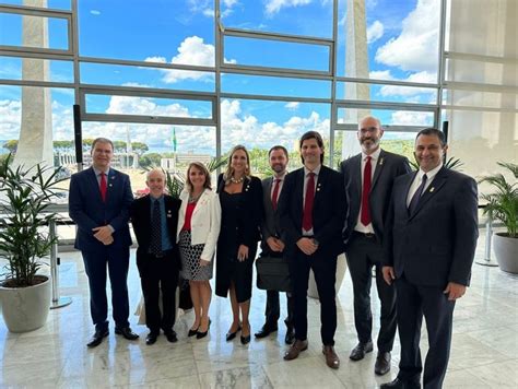 Reitores do IFSul Flávio Nunes e UFPel Isabela Andrade participam