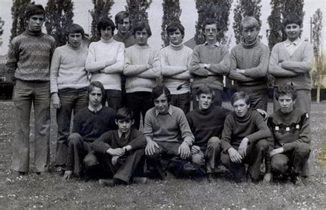 Photo de classe 2éme année menuiserie CET Gelos de 1972 Lycée