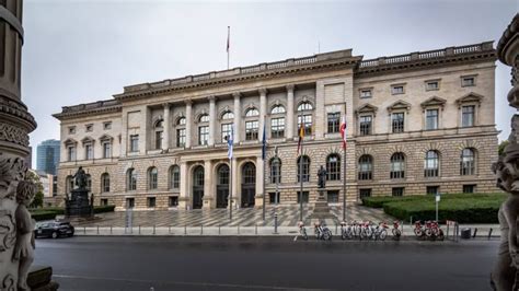 Berliner Innenausschuss zu RAF Terroristen Polizei geht von längeren