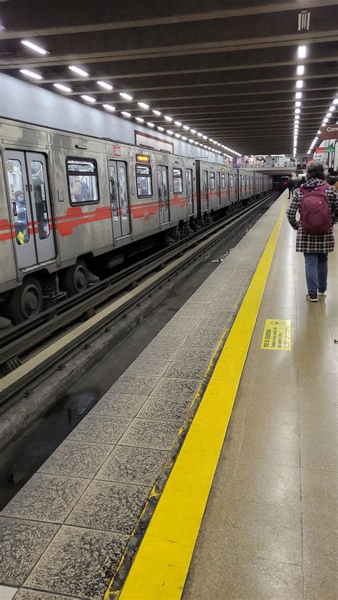 Quiet day in the Santiago metro : r/transit
