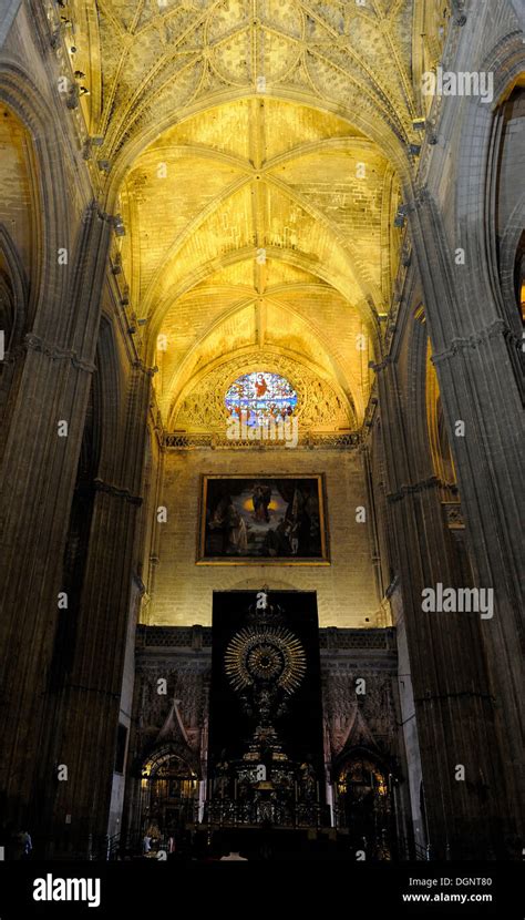 Seville cathedral interior hi-res stock photography and images - Alamy