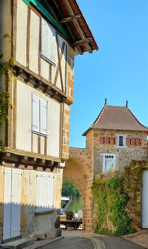 Availles Limouzine une cité médiévale en bord de Vienne Poitou