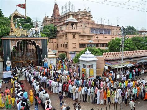 Janmashtami 2018 Lakhs Throng Mathura Massive Rush At Sri Krishna