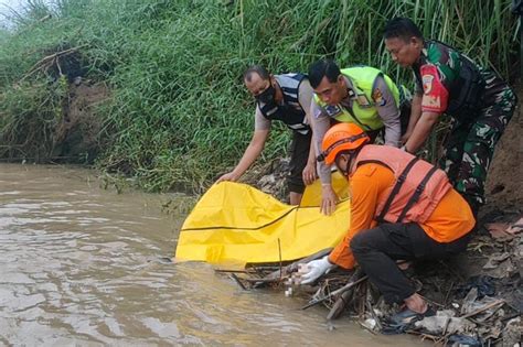 Jasad Bayi Perempuan Ditemukan Mengambang Di Bengawan Masih Lengkap