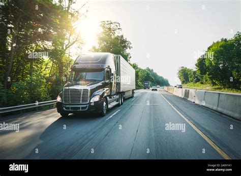 18 Wheeler Truck Hi Res Stock Photography And Images Alamy