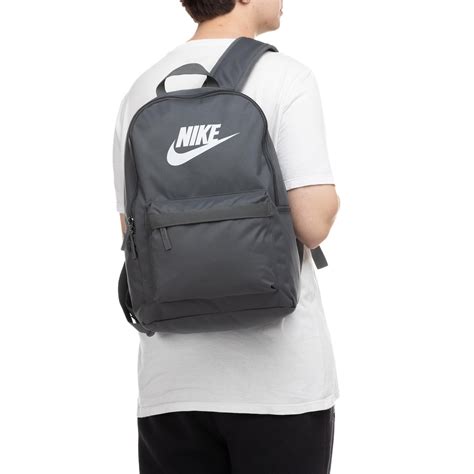 Mochila Nike Heritage Unissex 25 Litros Escorrega O Preço