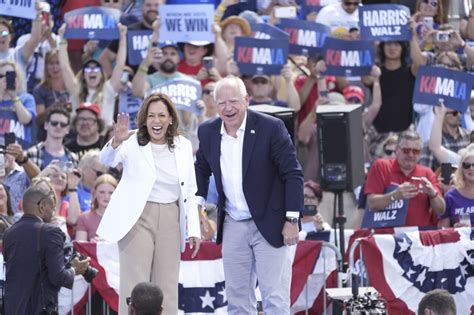 Harris And Walz Say They Re Joyous Warriors Narrowly Miss Tarmac