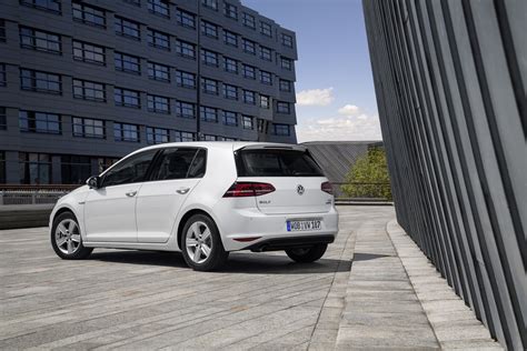 Volkswagen Golf 1 0 TSI BlueMotion Debuts With 3 Cylinder Turbo Engine