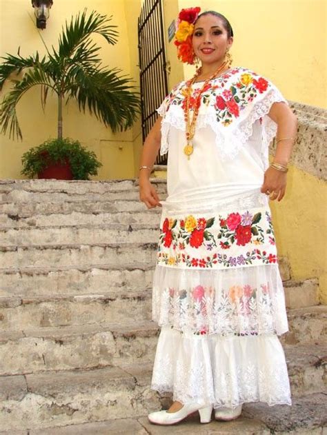 Traje Tipico de Cmpechana Mestiza Campeche México Mexican Folklore