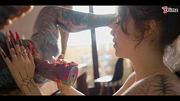 tatuados y abiertos ANAL SQUIRT juguetes prolapso ATOGM Anuskatzz Eden Ivy gótico