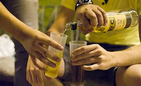 Le Vend An Alcohol A Menores Clausuraron Una Fiesta Clandestina