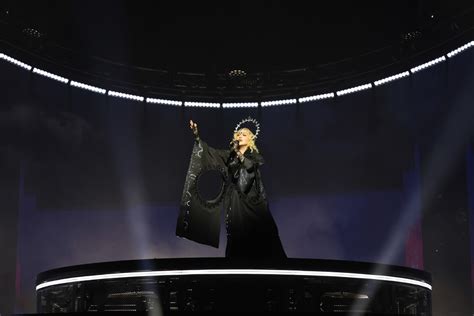 Gloria Gaynor Praises Madonnas I Will Survive Cover