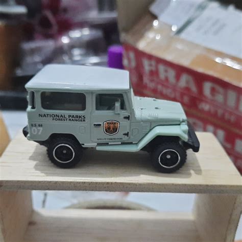 Jual Matchbox Toyota Land Cruiser FJ40 National Parks Land Rover